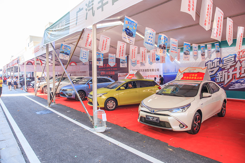 【車展第一天】遇到那個(gè)TA，放棄蘋果8......