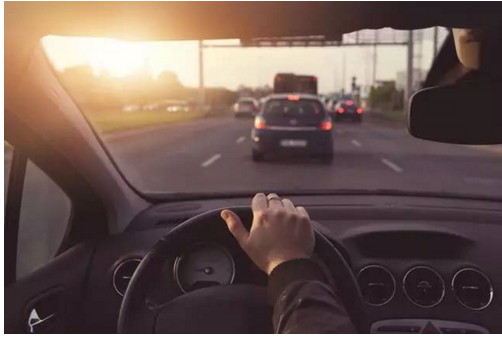 開車的這些陋習(xí)，據(jù)說會開車的人都犯過！別說你沒有！