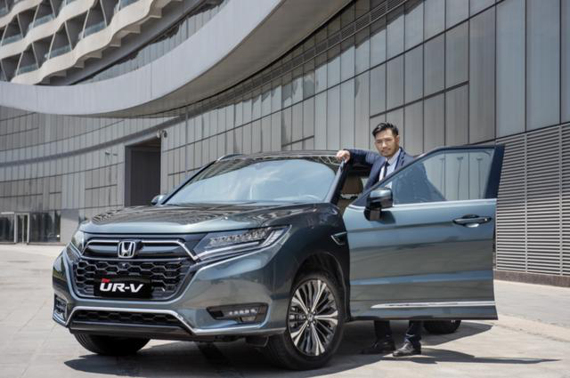 當新中產(chǎn)遇上全新UR-V，精致生活由此開啟